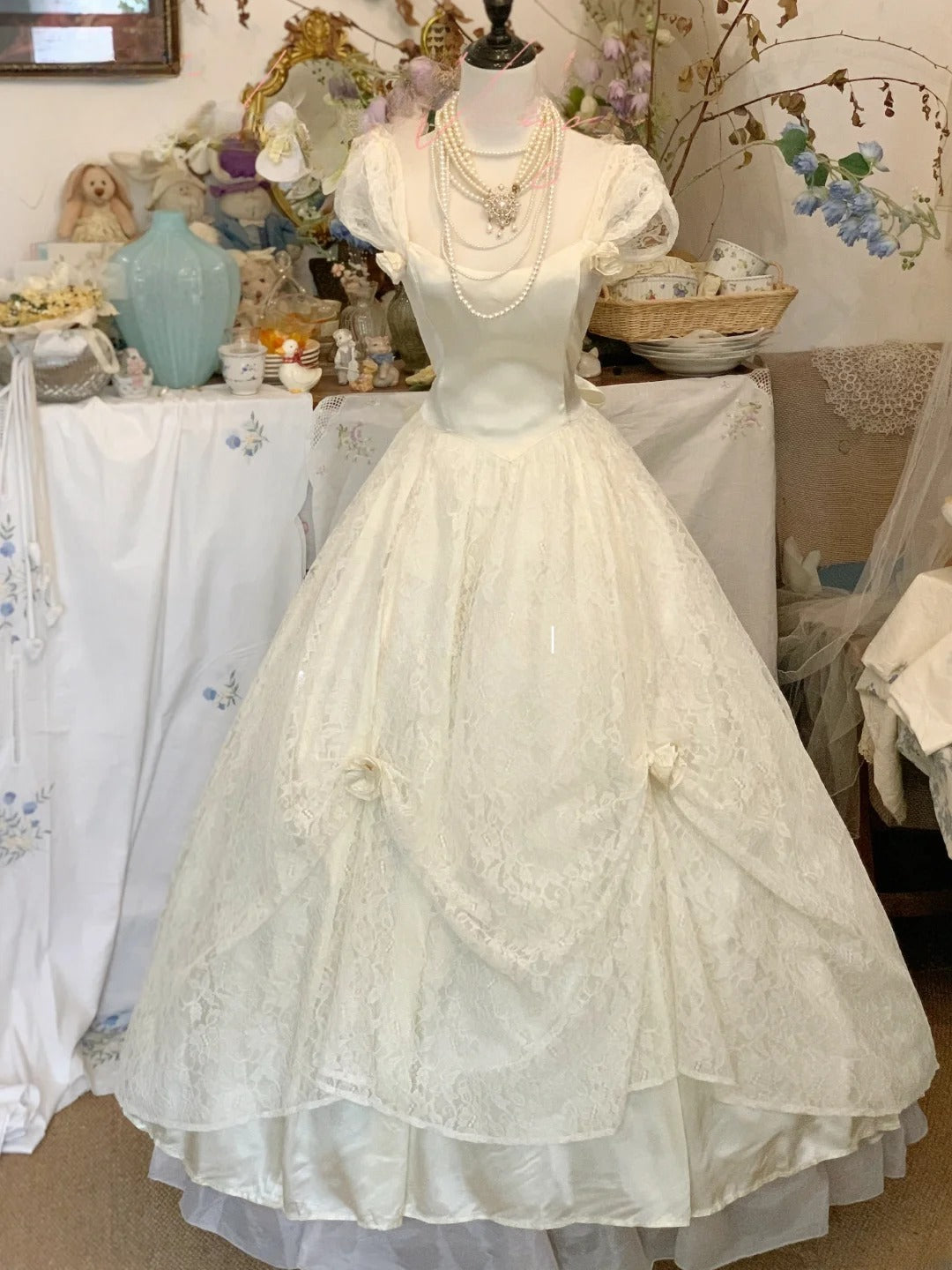 Vintage Wedding Dress Classic White Ball Gown Lace With Sleeves Bridal Gown for Big Day RB9436