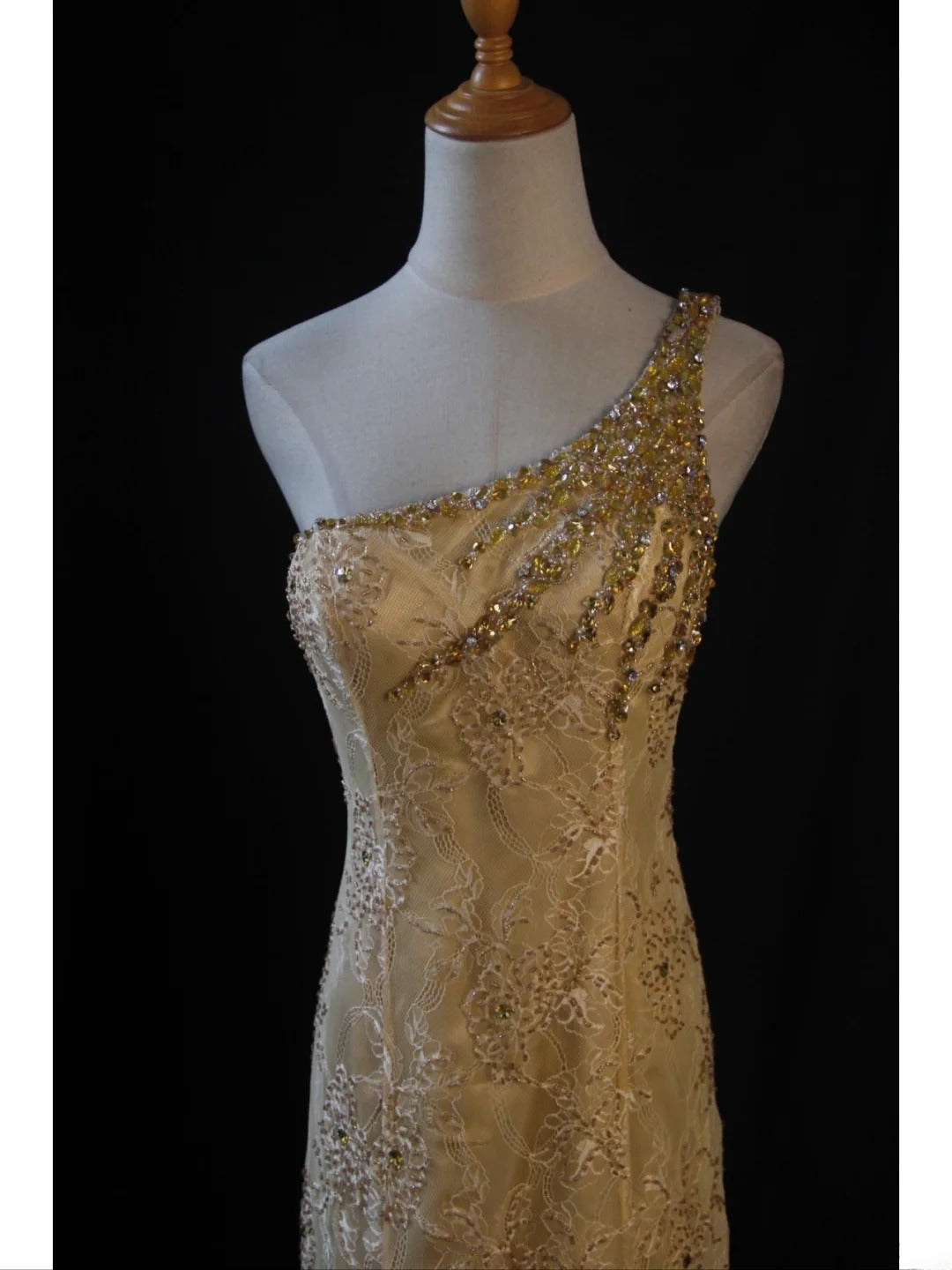 Retro-Meerjungfrauenkleid aus gelbem Chiffon im Stil der 1950er-Jahre mit goldener Perlenspitze, One-Shoulder-Schnitt und Meerjungfrauen-Schnitt – Inspiration für das Outfit zum 22. Geburtstag – formelles Kleid AS440