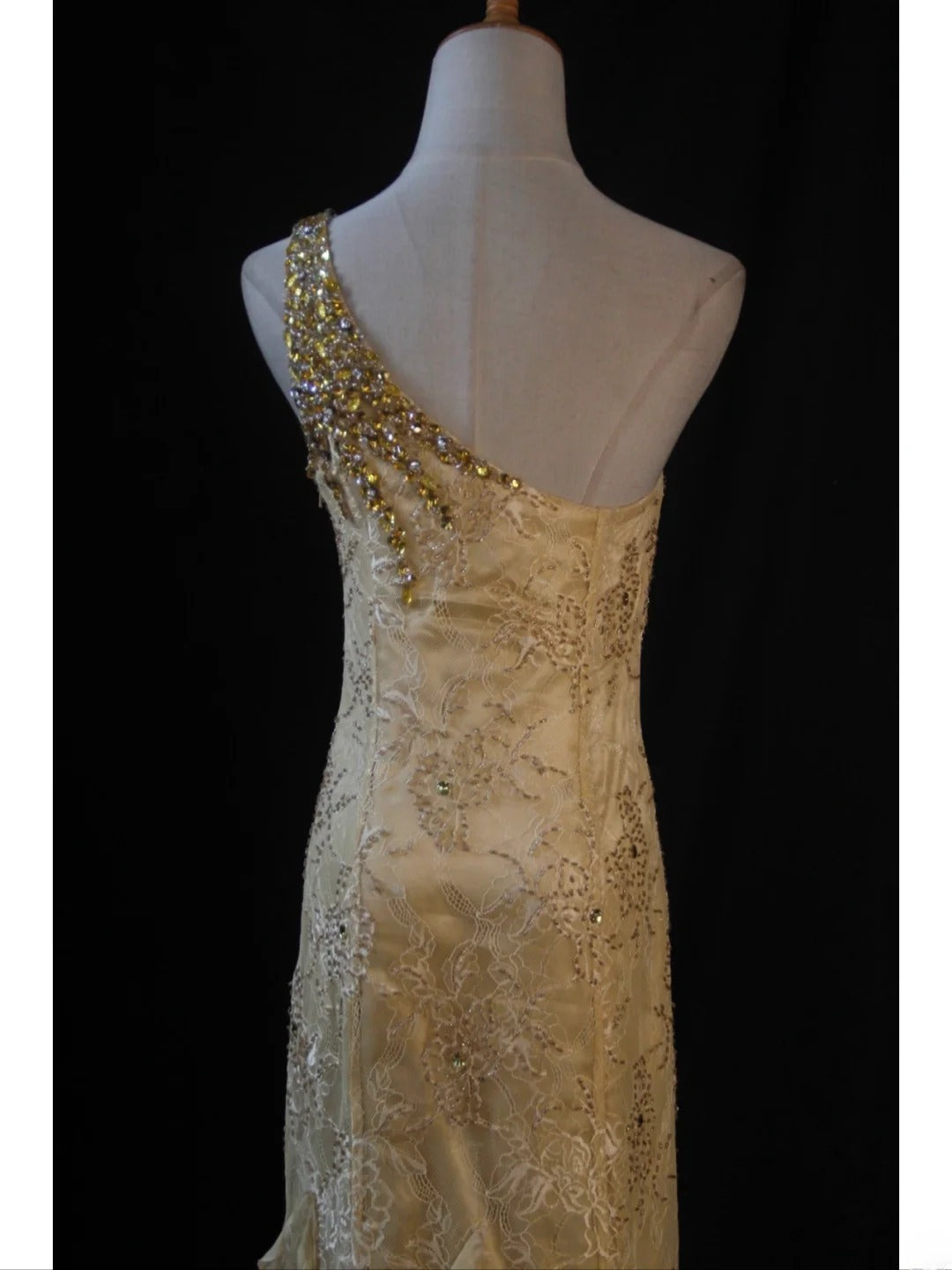Retro-Meerjungfrauenkleid aus gelbem Chiffon im Stil der 1950er-Jahre mit goldener Perlenspitze, One-Shoulder-Schnitt und Meerjungfrauen-Schnitt – Inspiration für das Outfit zum 22. Geburtstag – formelles Kleid AS440