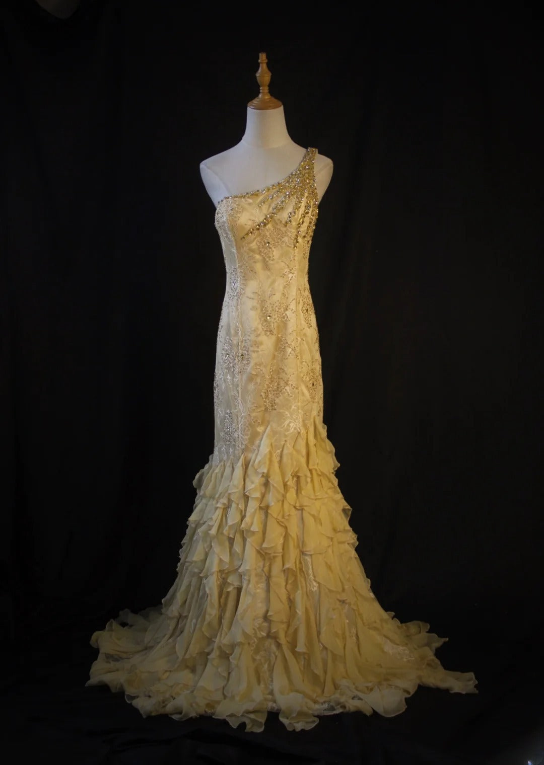 Retro-Meerjungfrauenkleid aus gelbem Chiffon im Stil der 1950er-Jahre mit goldener Perlenspitze, One-Shoulder-Schnitt und Meerjungfrauen-Schnitt – Inspiration für das Outfit zum 22. Geburtstag – formelles Kleid AS440