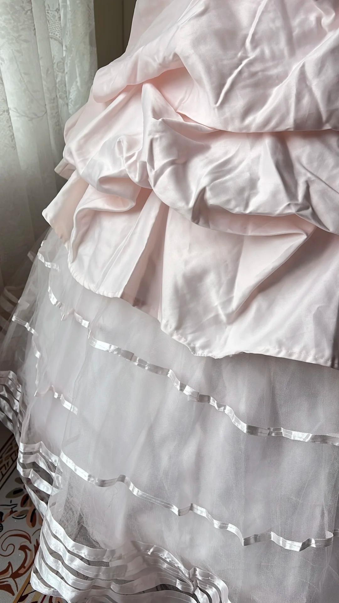 Quinceanera-Kleid für den 15. Geburtstag, schulterfreies Ballkleid in Pink mit gestuften Lagen, langes Outfit für den 16. Geburtstag RC0759