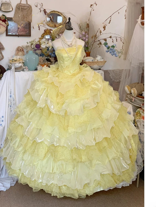 Prom Dress Elegant Ball Gown Strapless Yellow With Ruched Tiered Formal Evening Gown for Graduation Party RB9440