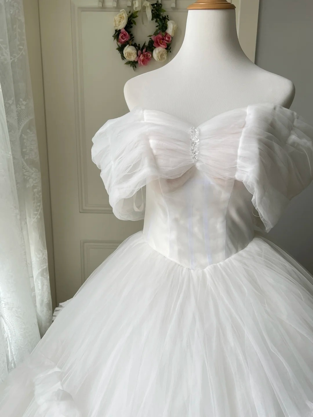 Weißes Brautkleid Ballkleid schulterfrei mit Ärmeln Tüll langes Brautkleid RC0768