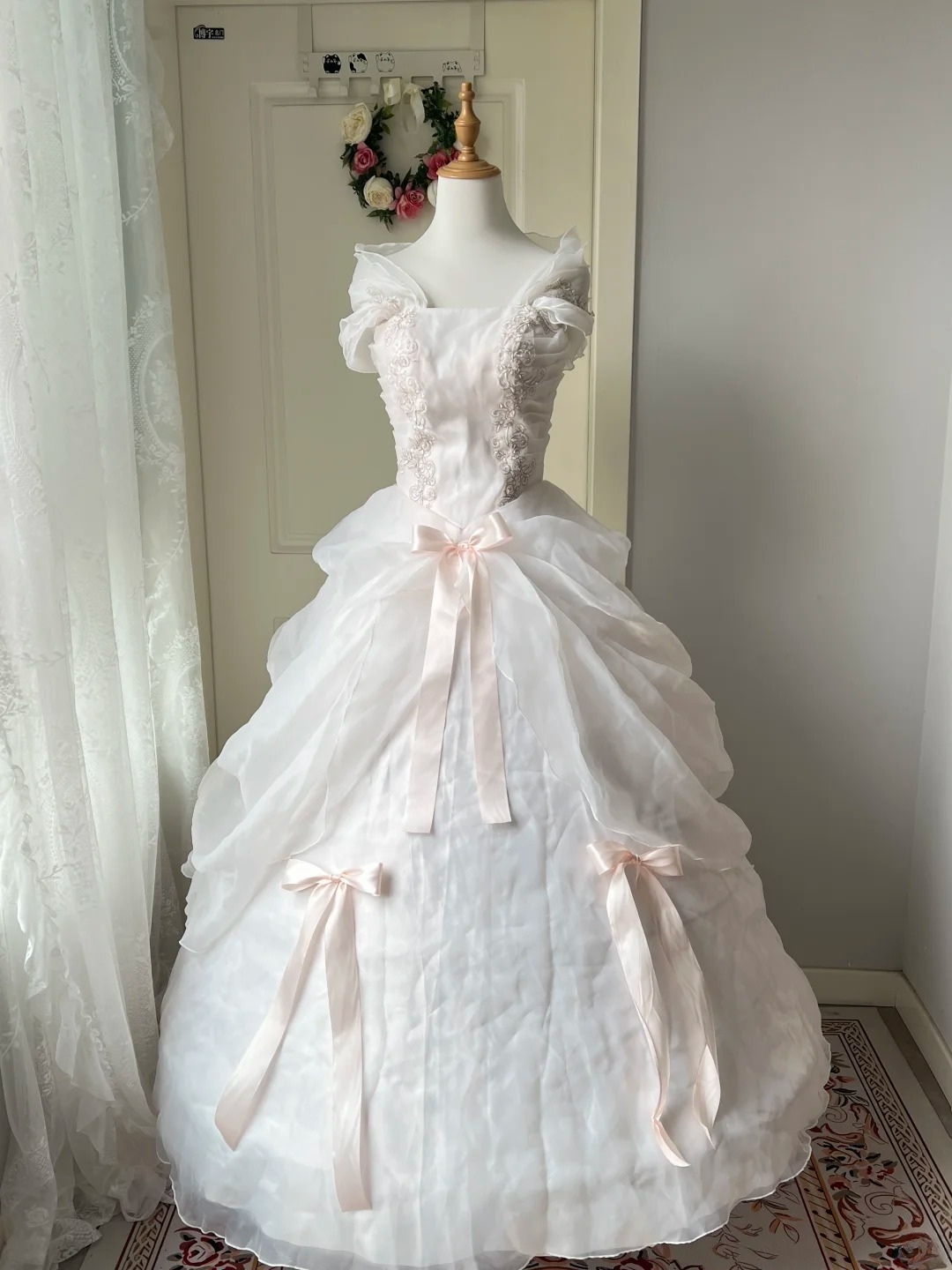 Ideen für Sweet-16-Kleider Ballkleid trägerlos mit Spitzen-Schleife rosa Ballkleid Sweet Sixteen 16. Geburtstag Kleider RC0769