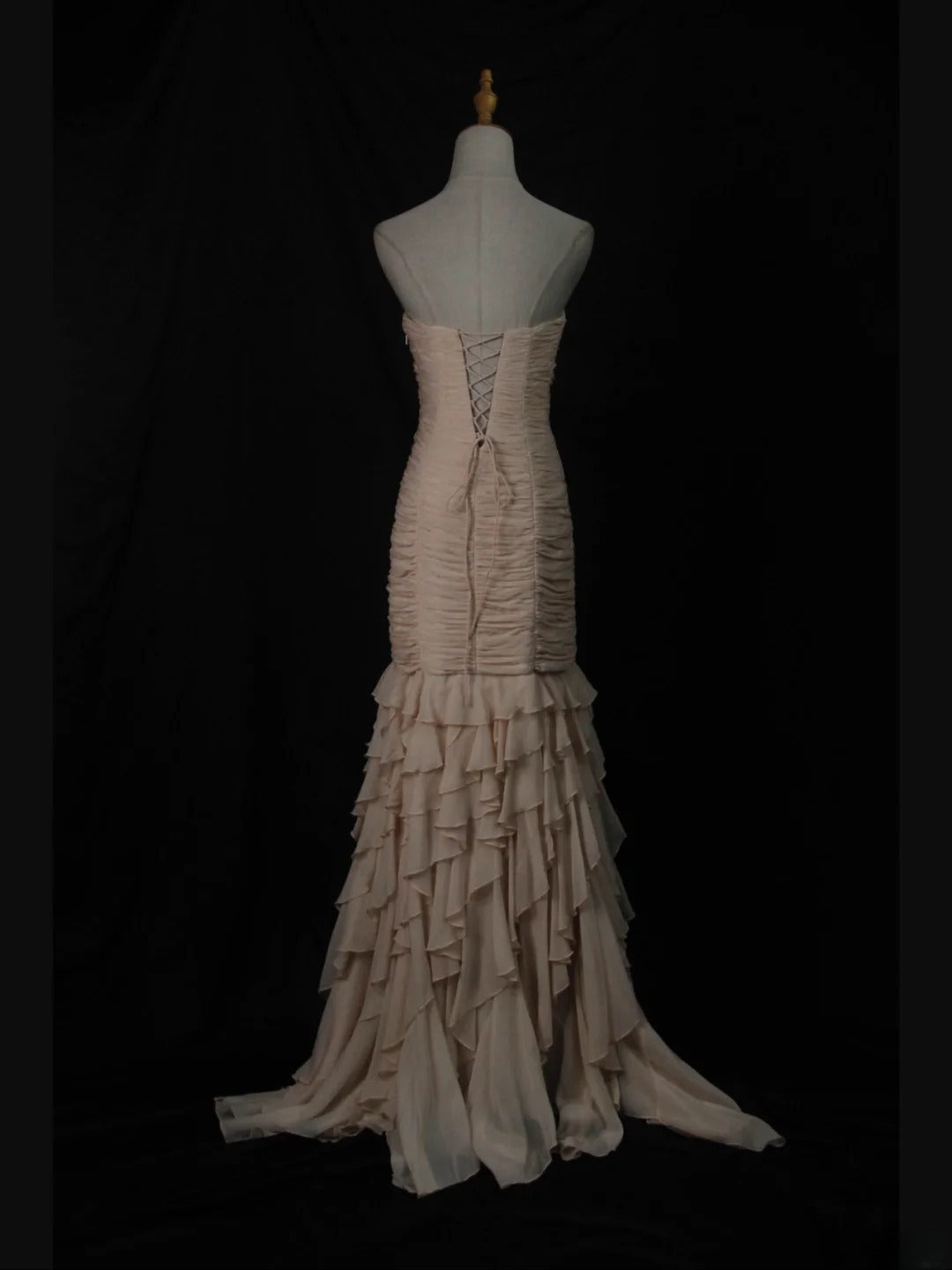 Vintage Meerjungfrauen-Kleid aus champagnerfarbenem Chiffon im Stil der 1950er Jahre mit Rüschenoberteil und Herzausschnitt – Inspiration für ein langes Ballkleid zum 18. Geburtstag (AS453)