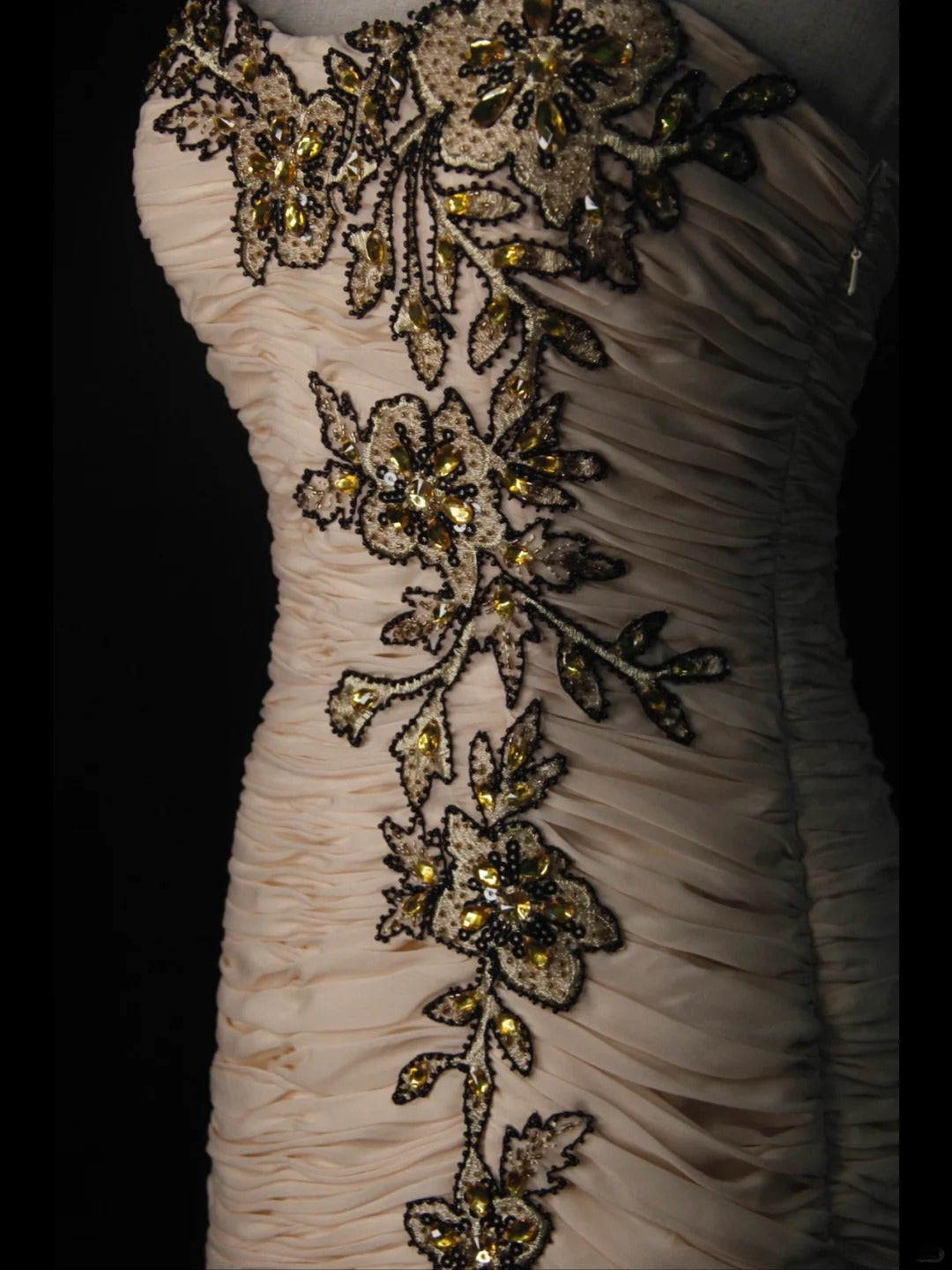 Vintage Meerjungfrauen-Kleid aus champagnerfarbenem Chiffon im Stil der 1950er Jahre mit Rüschenoberteil und Herzausschnitt – Inspiration für ein langes Ballkleid zum 18. Geburtstag (AS453)