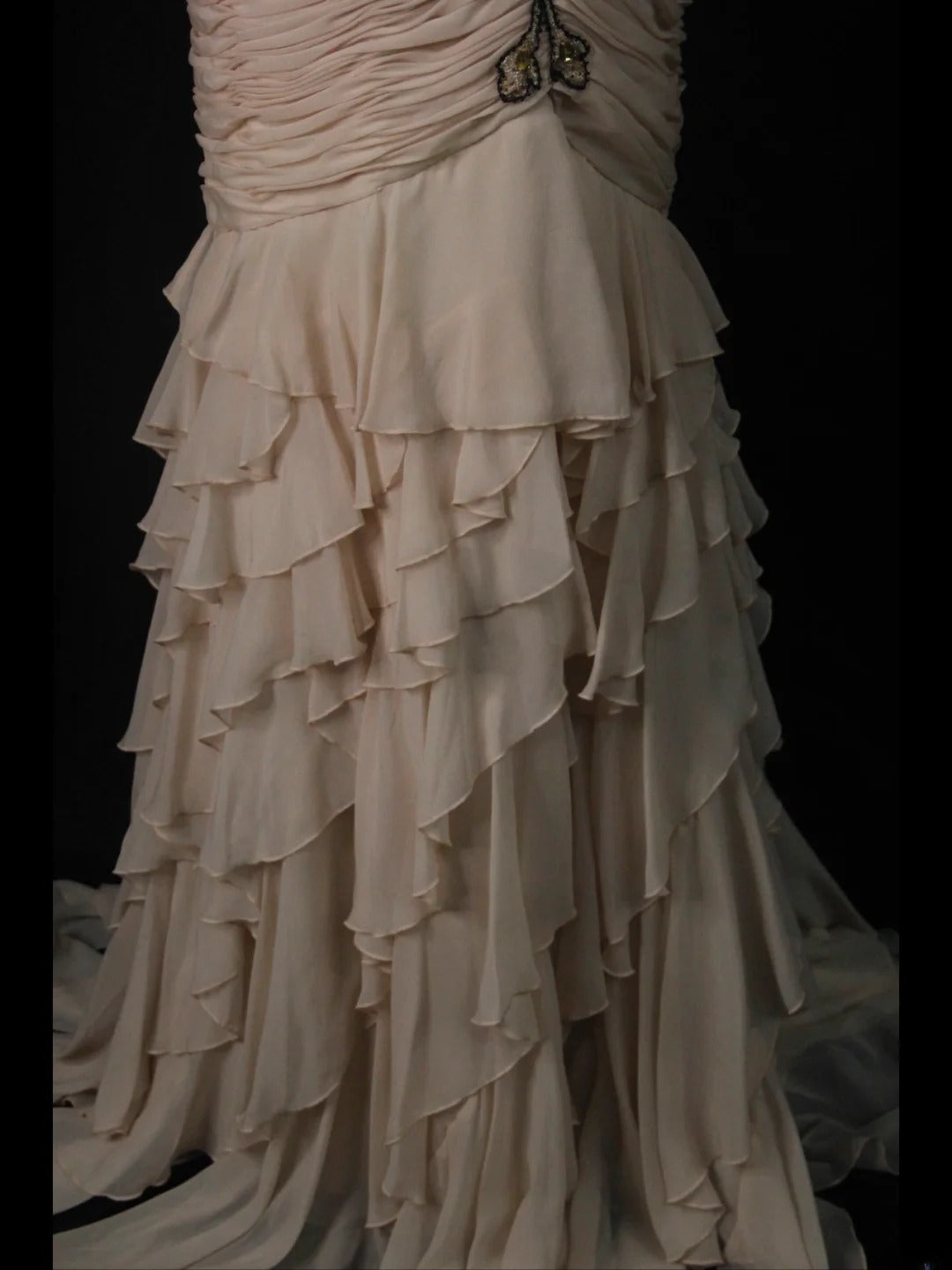 Vintage Meerjungfrauen-Kleid aus champagnerfarbenem Chiffon im Stil der 1950er Jahre mit Rüschenoberteil und Herzausschnitt – Inspiration für ein langes Ballkleid zum 18. Geburtstag (AS453)