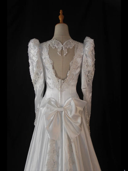 Retro-Brautkleider im Stil der 1950er Jahre: A-Linien-Schnitt, lange Perlenärmel, Spitze, Brautkleider in kleinen und großen Größen für Sommerhochzeiten (Modell AS454).