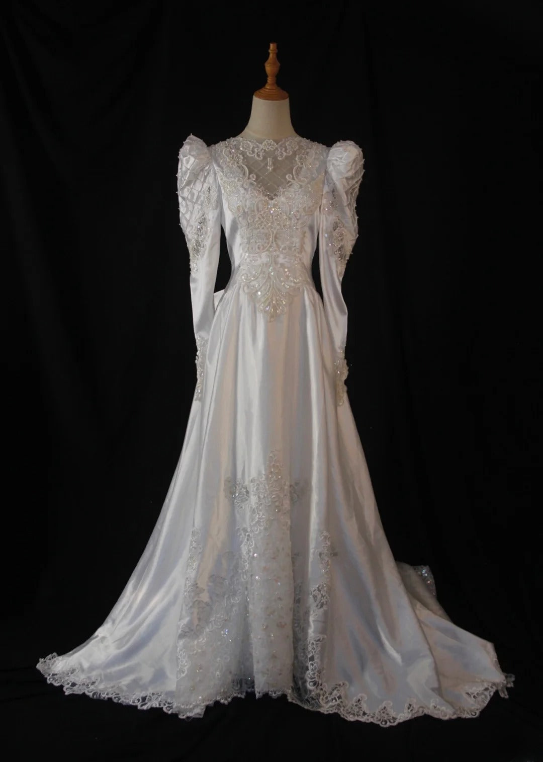 Retro-Brautkleider im Stil der 1950er Jahre: A-Linien-Schnitt, lange Perlenärmel, Spitze, Brautkleider in kleinen und großen Größen für Sommerhochzeiten (Modell AS454).