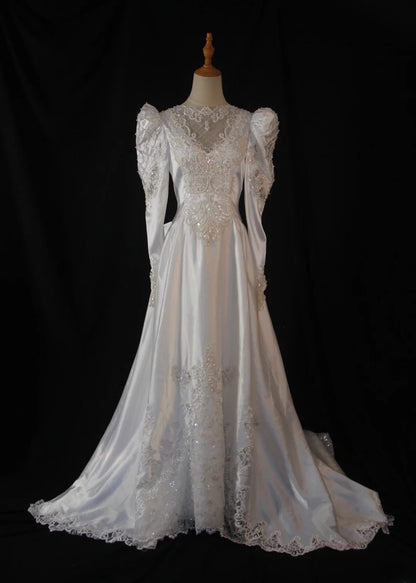 Retro-Brautkleider im Stil der 1950er Jahre: A-Linien-Schnitt, lange Perlenärmel, Spitze, Brautkleider in kleinen und großen Größen für Sommerhochzeiten (Modell AS454).