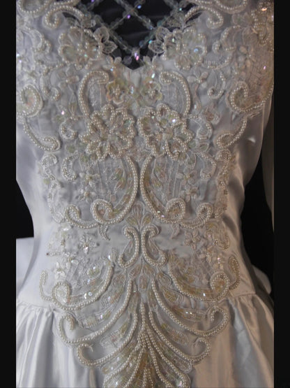 Retro-Brautkleider im Stil der 1950er Jahre: A-Linien-Schnitt, lange Perlenärmel, Spitze, Brautkleider in kleinen und großen Größen für Sommerhochzeiten (Modell AS454).