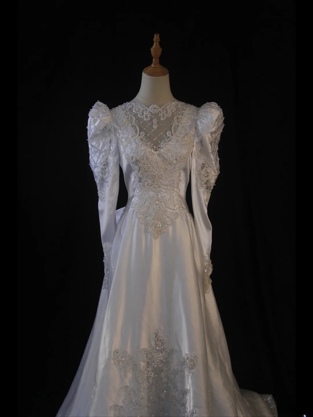 Retro-Brautkleider im Stil der 1950er Jahre: A-Linien-Schnitt, lange Perlenärmel, Spitze, Brautkleider in kleinen und großen Größen für Sommerhochzeiten (Modell AS454).