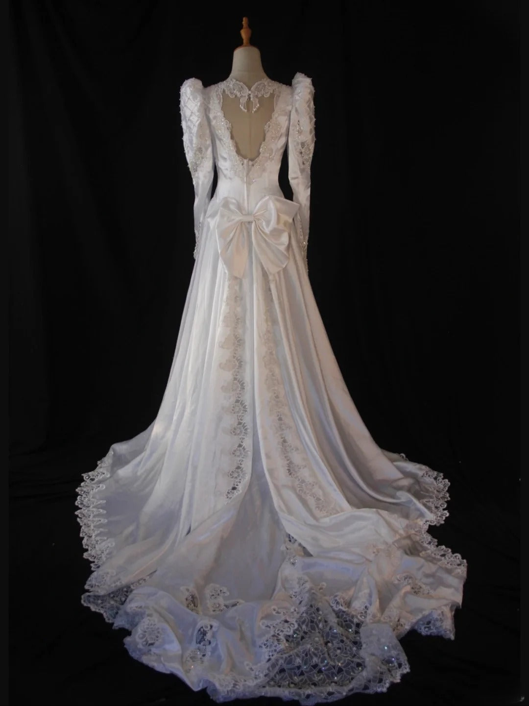 Retro-Brautkleider im Stil der 1950er Jahre: A-Linien-Schnitt, lange Perlenärmel, Spitze, Brautkleider in kleinen und großen Größen für Sommerhochzeiten (Modell AS454).
