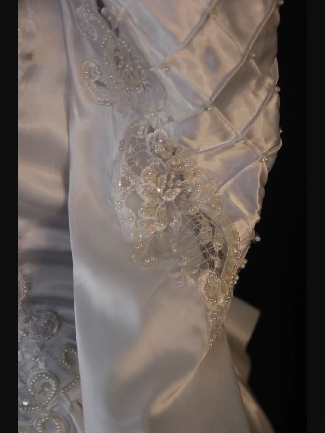 Retro-Brautkleider im Stil der 1950er Jahre: A-Linien-Schnitt, lange Perlenärmel, Spitze, Brautkleider in kleinen und großen Größen für Sommerhochzeiten (Modell AS454).