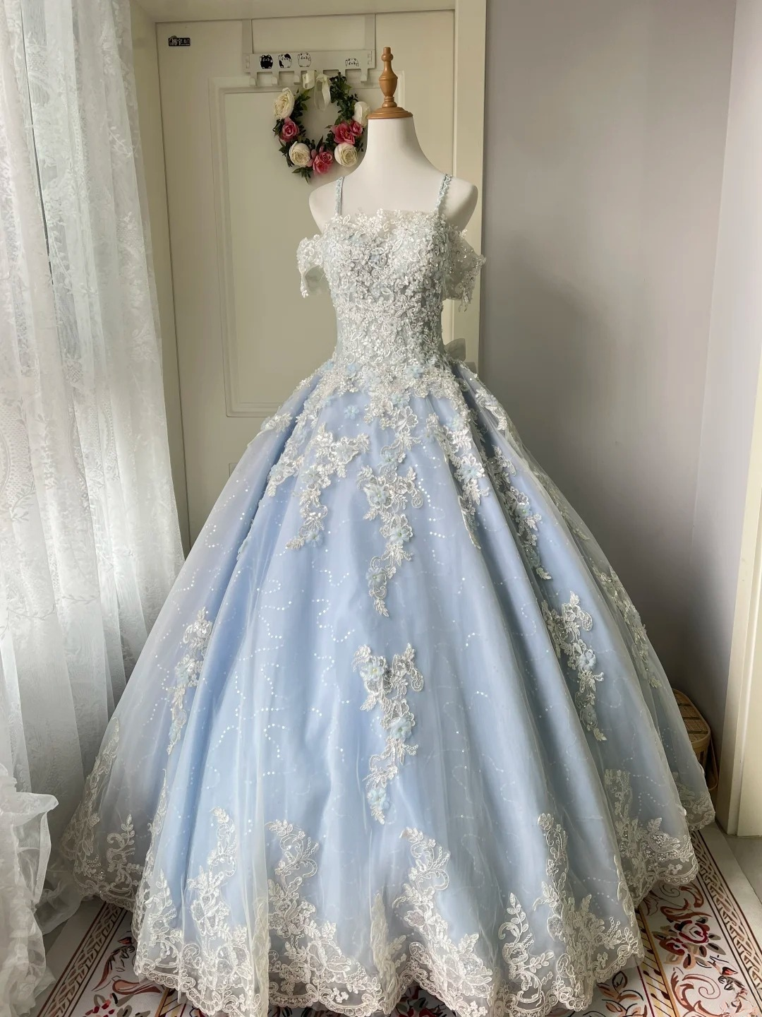 Quinceanera-Kleid für den 15. Geburtstag, Ballkleid mit Spaghettiträgern, helles Himmelblau mit Spitze, langes Outfit für den 16. Geburtstag RC0772