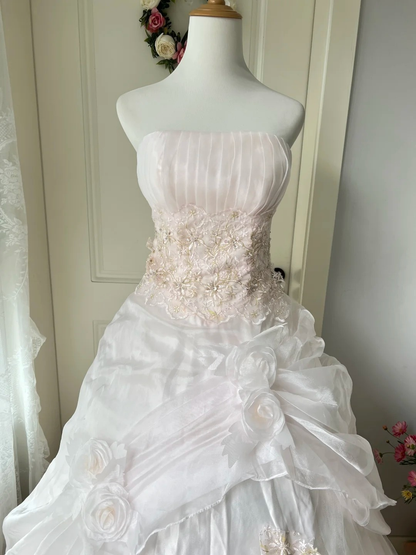 Ballkleid-Ideen für den 16. Geburtstag: Trägerloses Ballkleid in Hellrosa mit Spitzenblumen, 16. Geburtstag-Kleider RC0773