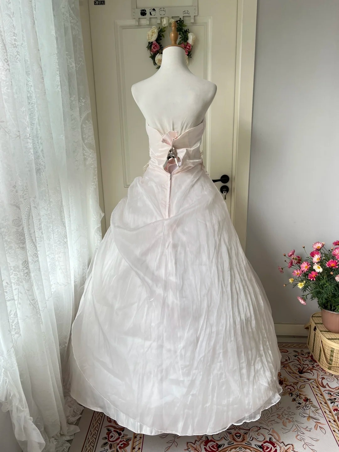Ballkleid-Ideen für den 16. Geburtstag: Trägerloses Ballkleid in Hellrosa mit Spitzenblumen, 16. Geburtstag-Kleider RC0773