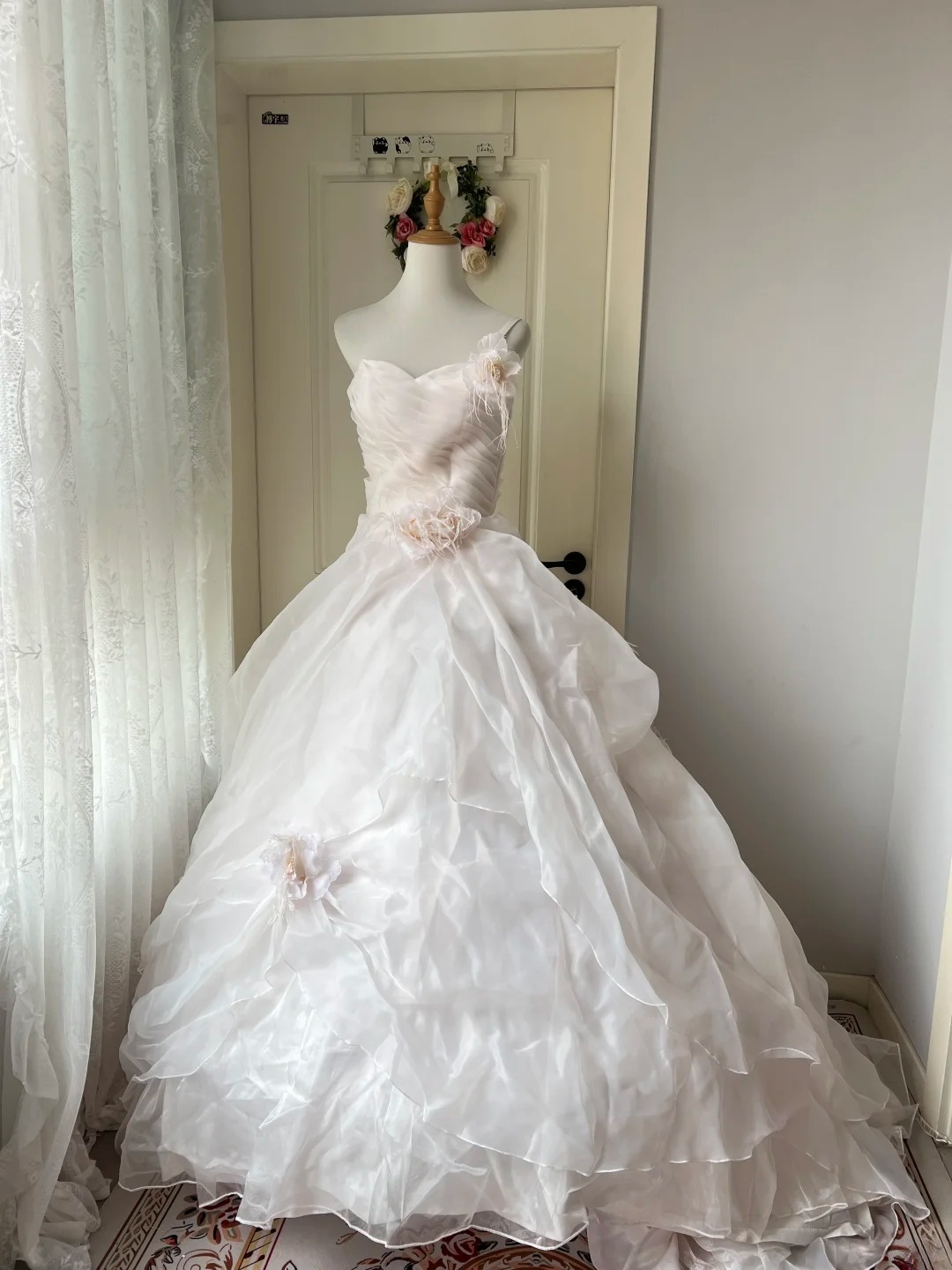 Ideen für Sweet 16 Kleider Ballkleid One-Shoulder Hellrosa mit Blumen Ballkleid Sweet Sixteen Kleider für den 16. Geburtstag RC0775