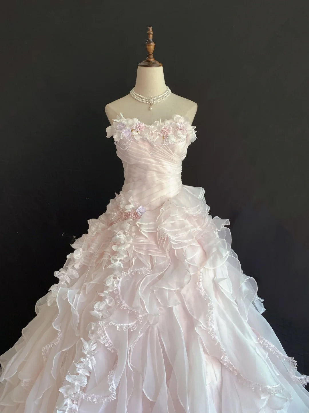 Aesthetic Ball Gown Strapless Light Pink Organza Long With Tiered Layers 3D Flowers Long Quince Dress inspo Quinceanera Dresses Formal 16th Birthday Outfits RB7916