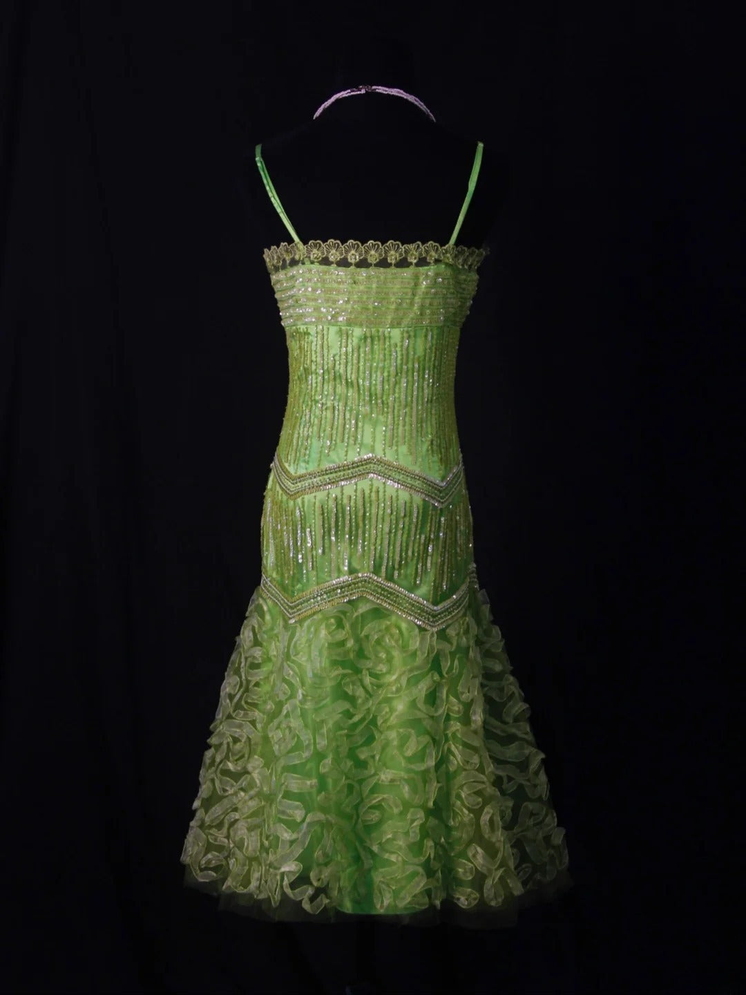 Robe de cocktail vintage sirène à fines bretelles en tulle vert orné de perles, idéale pour un 18e anniversaire ou un bal de promo (AS460)