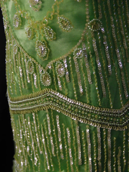 Robe de cocktail vintage sirène à fines bretelles en tulle vert orné de perles, idéale pour un 18e anniversaire ou un bal de promo (AS460)