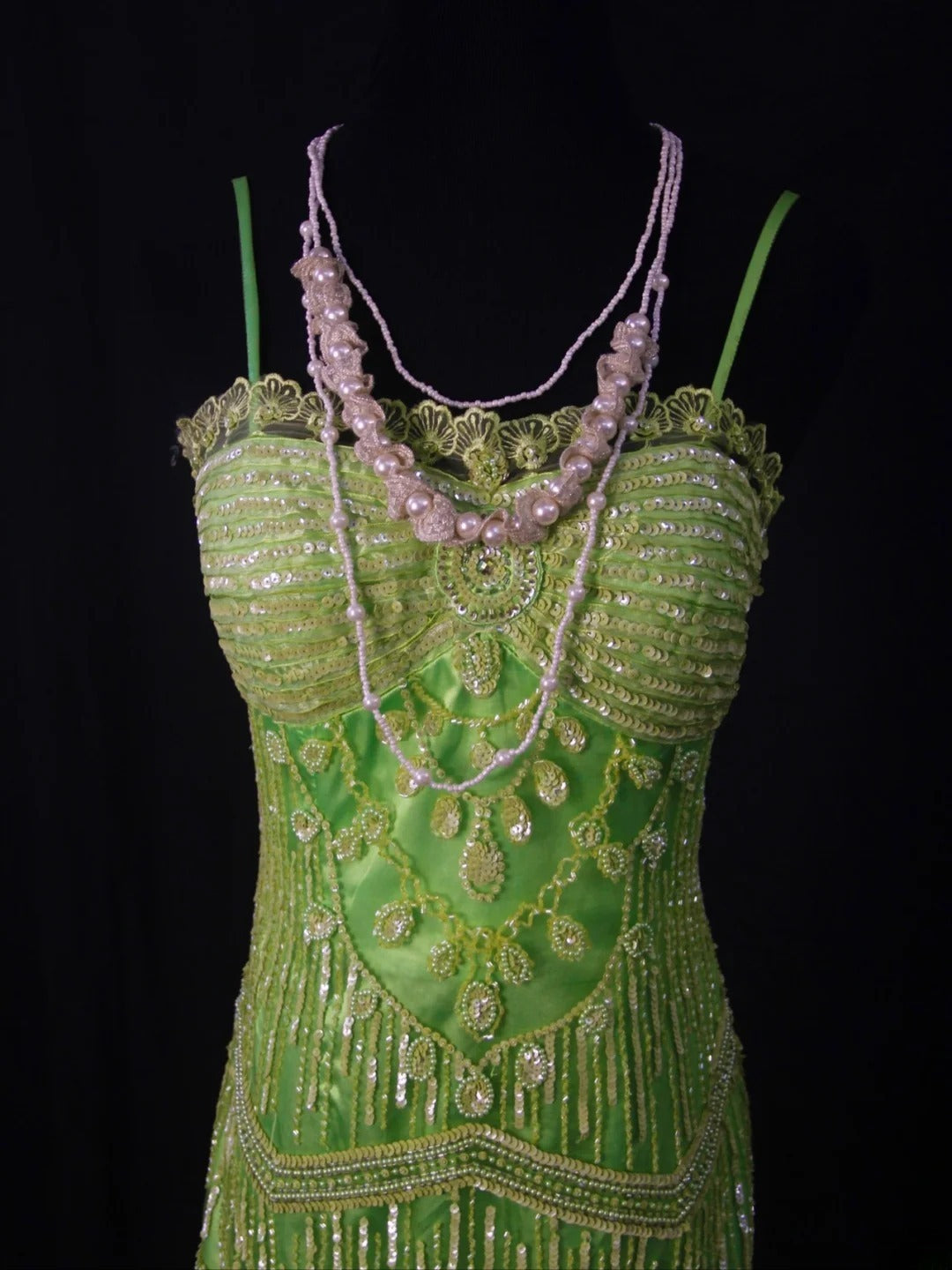 Robe de cocktail vintage sirène à fines bretelles en tulle vert orné de perles, idéale pour un 18e anniversaire ou un bal de promo (AS460)