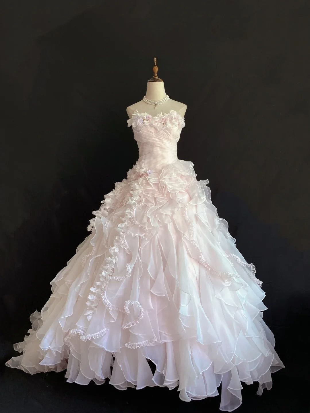 Aesthetic Ball Gown Strapless Light Pink Organza Long With Tiered Layers 3D Flowers Long Quince Dress inspo Quinceanera Dresses Formal 16th Birthday Outfits RB7916