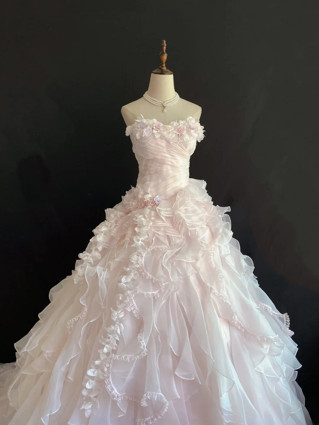 Aesthetic Ball Gown Strapless Light Pink Organza Long With Tiered Layers 3D Flowers Long Quince Dress inspo Quinceanera Dresses Formal 16th Birthday Outfits RB7916