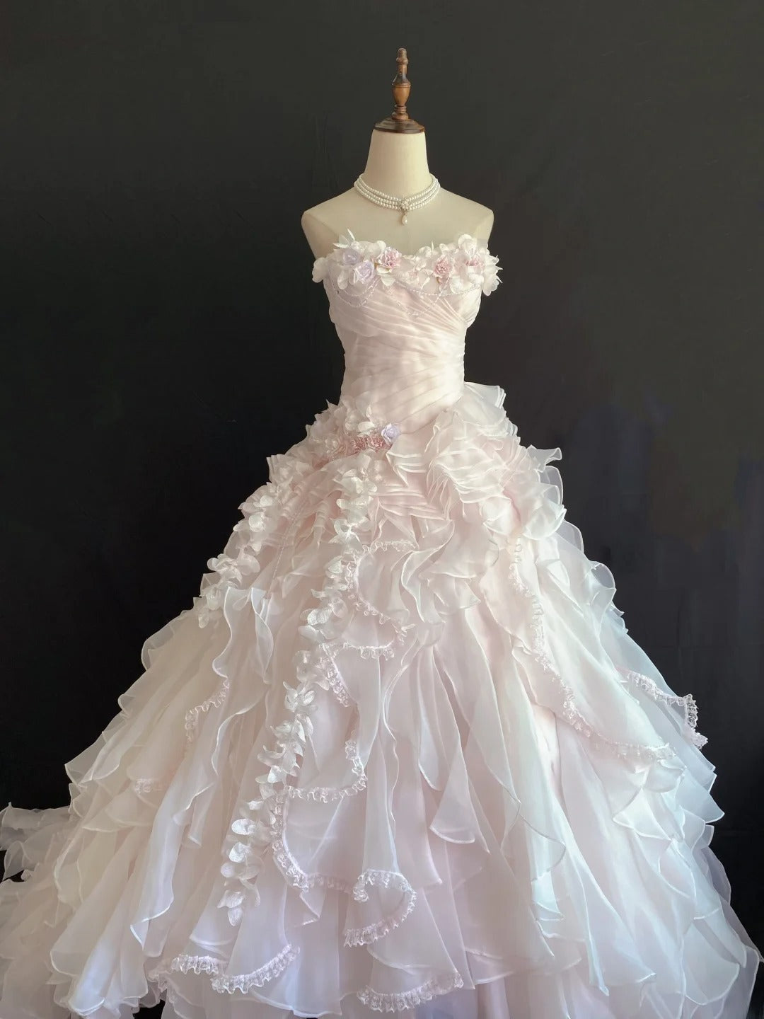 Aesthetic Ball Gown Strapless Light Pink Organza Long With Tiered Layers 3D Flowers Long Quince Dress inspo Quinceanera Dresses Formal 16th Birthday Outfits RB7916