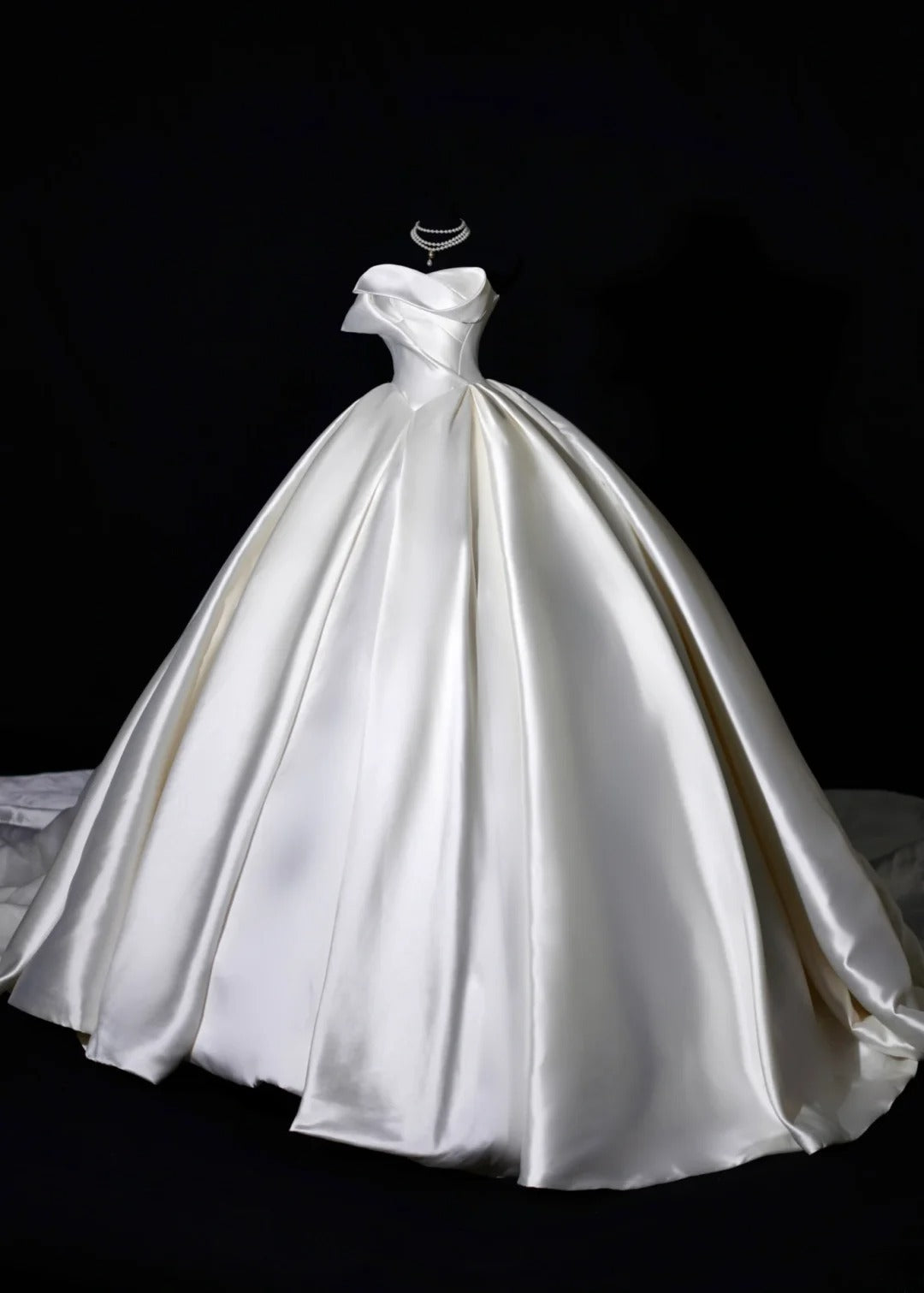 Langes Prinzessinnen-Brautkleid, Ballkleid, ärmellos, mit Herzausschnitt, aus Satin, mit plissierter Schleppe, weißes Brautkleid AS462