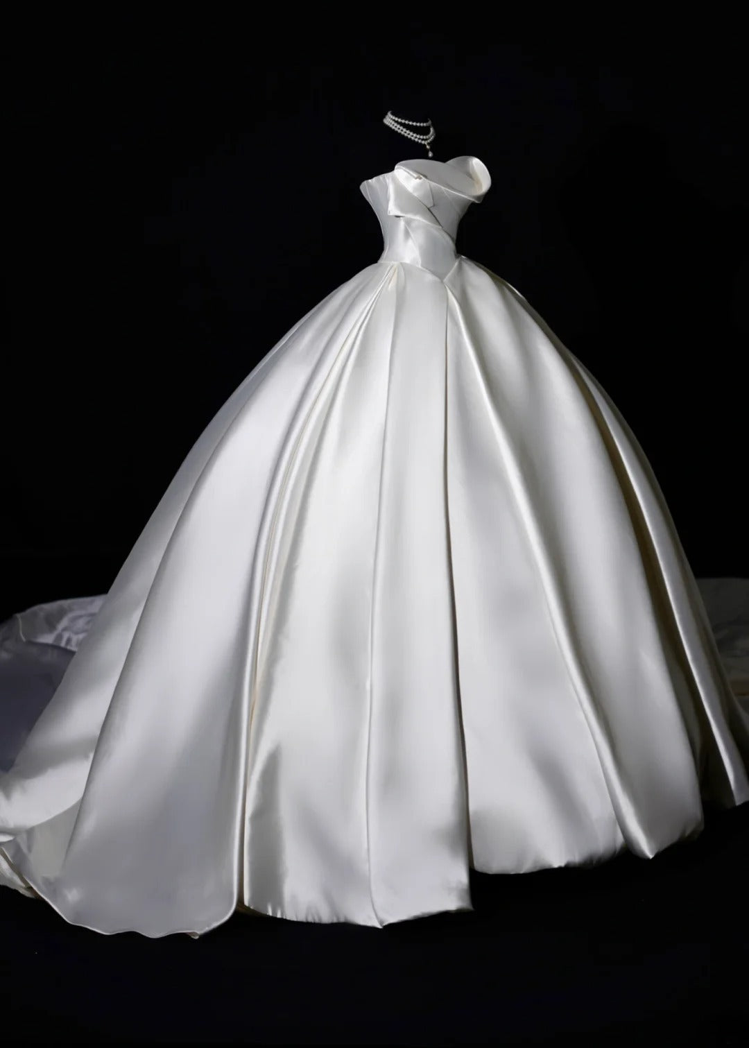 Langes Prinzessinnen-Brautkleid, Ballkleid, ärmellos, mit Herzausschnitt, aus Satin, mit plissierter Schleppe, weißes Brautkleid AS462