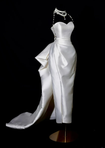 Romantisches langes Brautkleid im Meerjungfrauenstil, weiß, mit Herzausschnitt und Schlitz, figurbetont mit Schleppe, Modell AS464