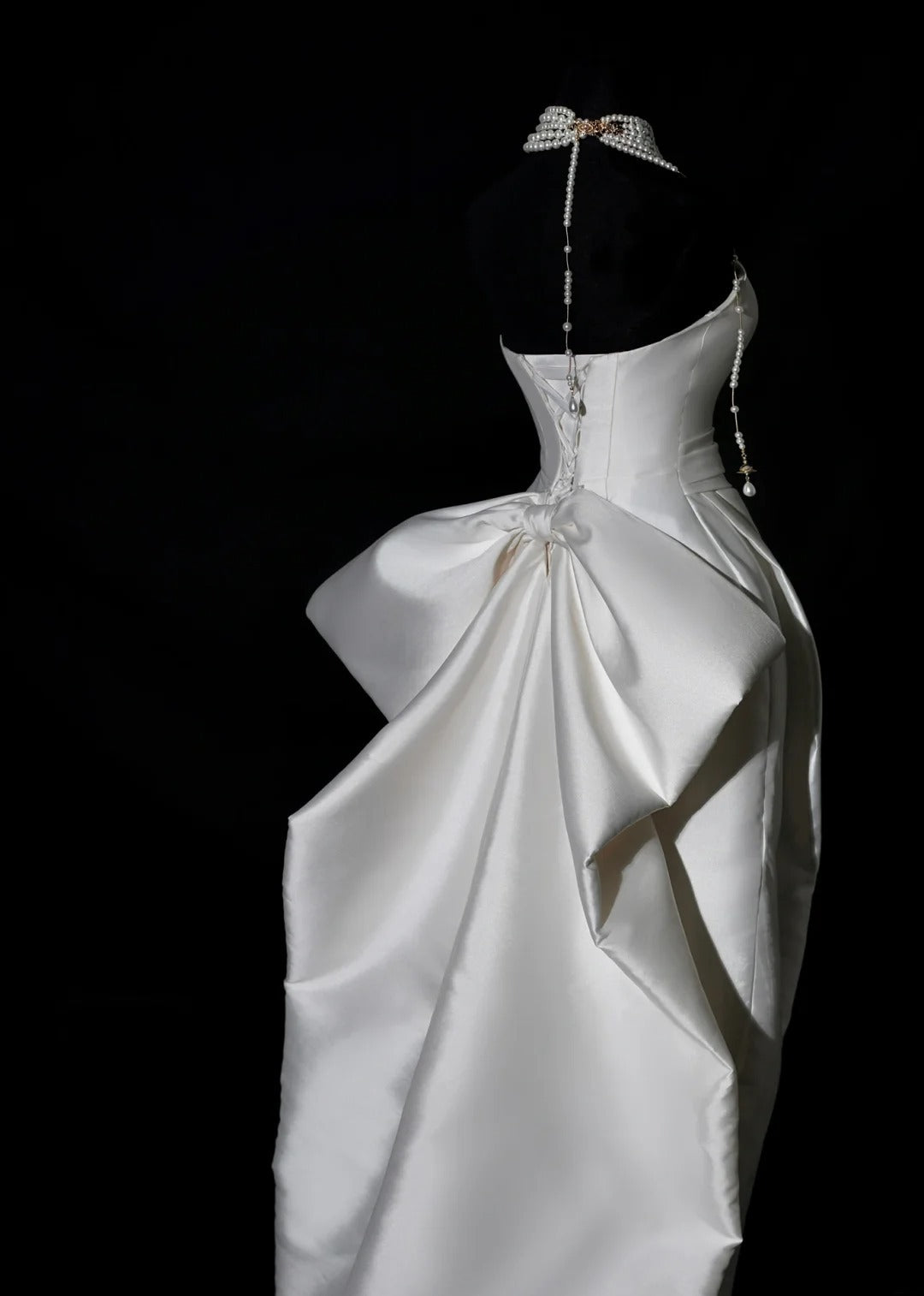 Romantisches langes Brautkleid im Meerjungfrauenstil, weiß, mit Herzausschnitt und Schlitz, figurbetont mit Schleppe, Modell AS464