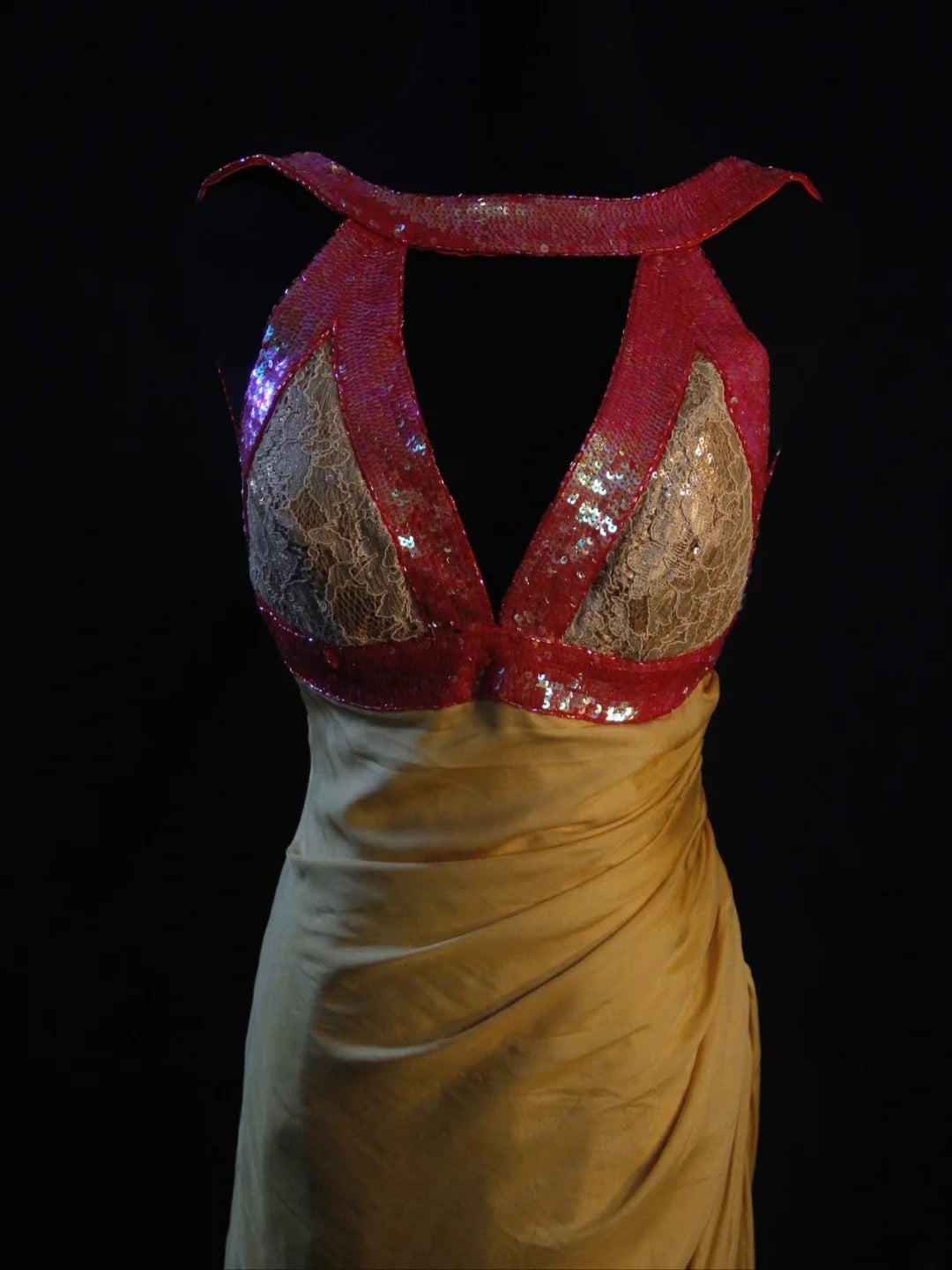 Robe de bal longue vintage sirène en mousseline à sequins dorés, col en V, style années 1950, avec corsage à volants. Inspiration pour une tenue de 18 ans ou une robe de soirée (AS469).