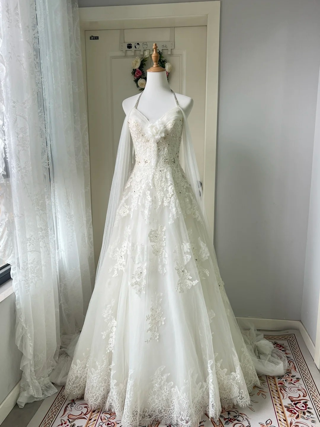 White Wedding Dress Ball Gown Halter Sleeveless With Cape Tulle Long Bridal Gown RC0786