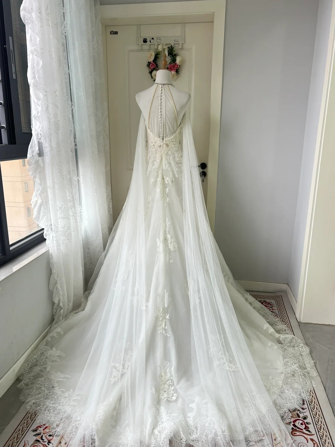 White Wedding Dress Ball Gown Halter Sleeveless With Cape Tulle Long Bridal Gown RC0786