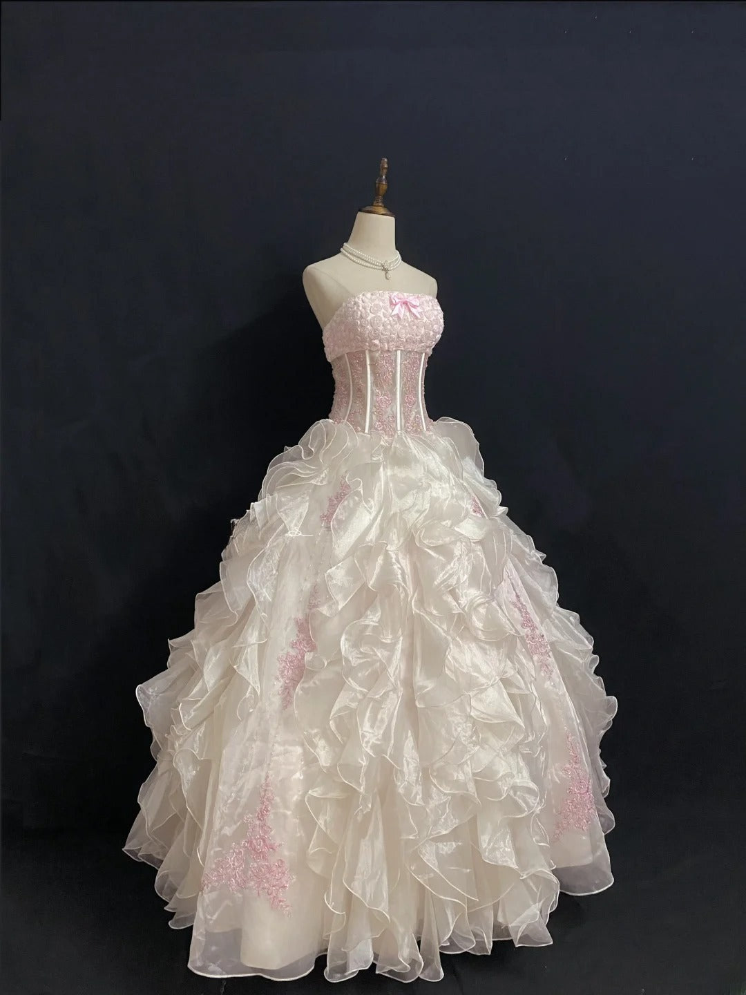 Princesses Fairytale Ball Gown Strapless Light Pink With Tiered Layers Appliqued Quince Dress Quinceanera Dresses Formal 16th Birthday Outfit RB7933