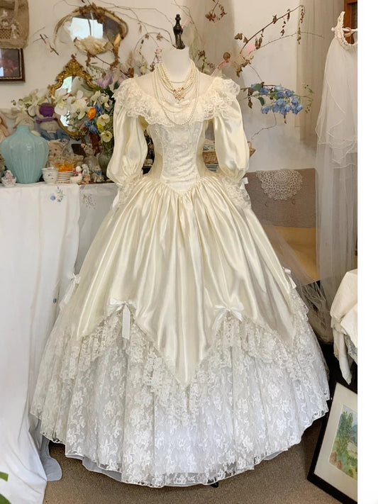 Vintage Wedding Dress White Ball Gown Lace With Long Sleeves Appliques Bridal Gown for Big Day RB9578
