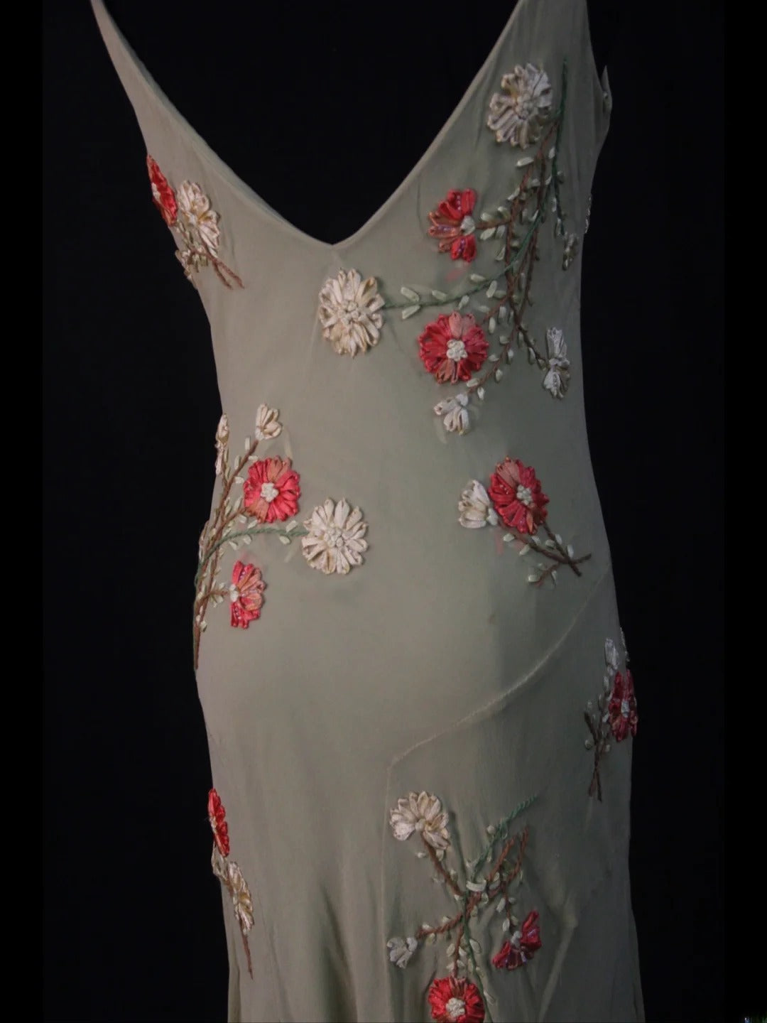 Vintage Etuikleid mit Spaghettiträgern aus grauem Chiffon im Stil der 1950er Jahre – Inspiration für ein figurbetontes Abendkleid zum 18. Geburtstag (AS481)