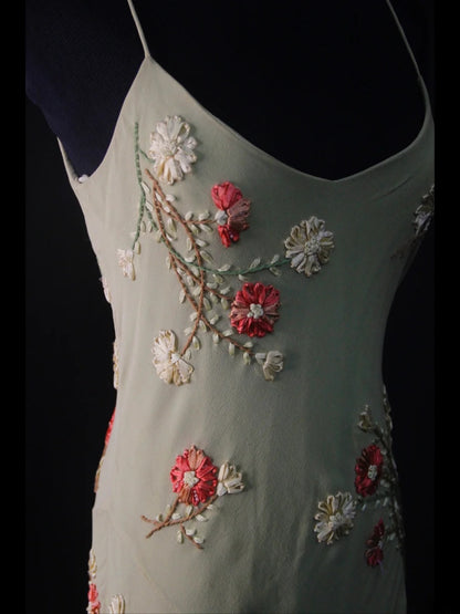 Vintage Etuikleid mit Spaghettiträgern aus grauem Chiffon im Stil der 1950er Jahre – Inspiration für ein figurbetontes Abendkleid zum 18. Geburtstag (AS481)
