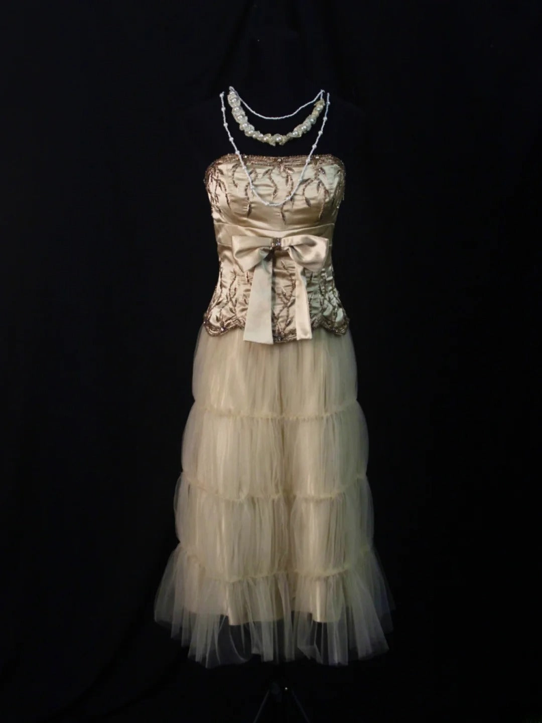 Vintage A-Linien-Kleid aus trägerlosem Tüll mit Perlenstickerei, ideal für den 18. Geburtstag, den Abschlussball oder als Cocktailkleid (AS484)