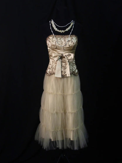 Vintage A-Linien-Kleid aus trägerlosem Tüll mit Perlenstickerei, ideal für den 18. Geburtstag, den Abschlussball oder als Cocktailkleid (AS484)
