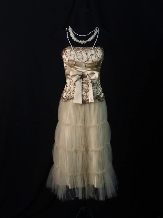 Vintage A-Linien-Kleid aus trägerlosem Tüll mit Perlenstickerei, ideal für den 18. Geburtstag, den Abschlussball oder als Cocktailkleid (AS484)