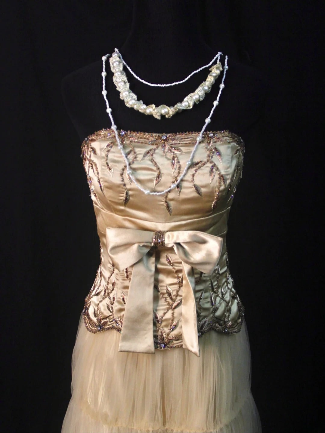 Vintage A-Linien-Kleid aus trägerlosem Tüll mit Perlenstickerei, ideal für den 18. Geburtstag, den Abschlussball oder als Cocktailkleid (AS484)