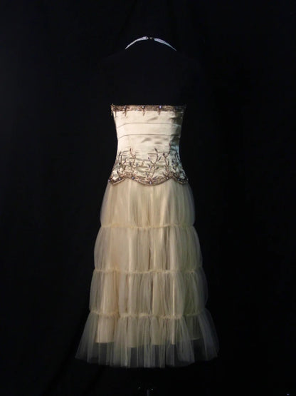 Vintage A-Linien-Kleid aus trägerlosem Tüll mit Perlenstickerei, ideal für den 18. Geburtstag, den Abschlussball oder als Cocktailkleid (AS484)