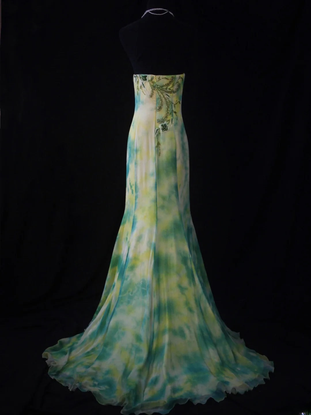 Retro 80er Jahre Meerjungfrauen-Trägerloses grünes Chiffonkleid mit Blumenmuster und Perlenstickerei – Langes Ballkleid als Inspiration für den 22. Geburtstag – Abendkleid AS485