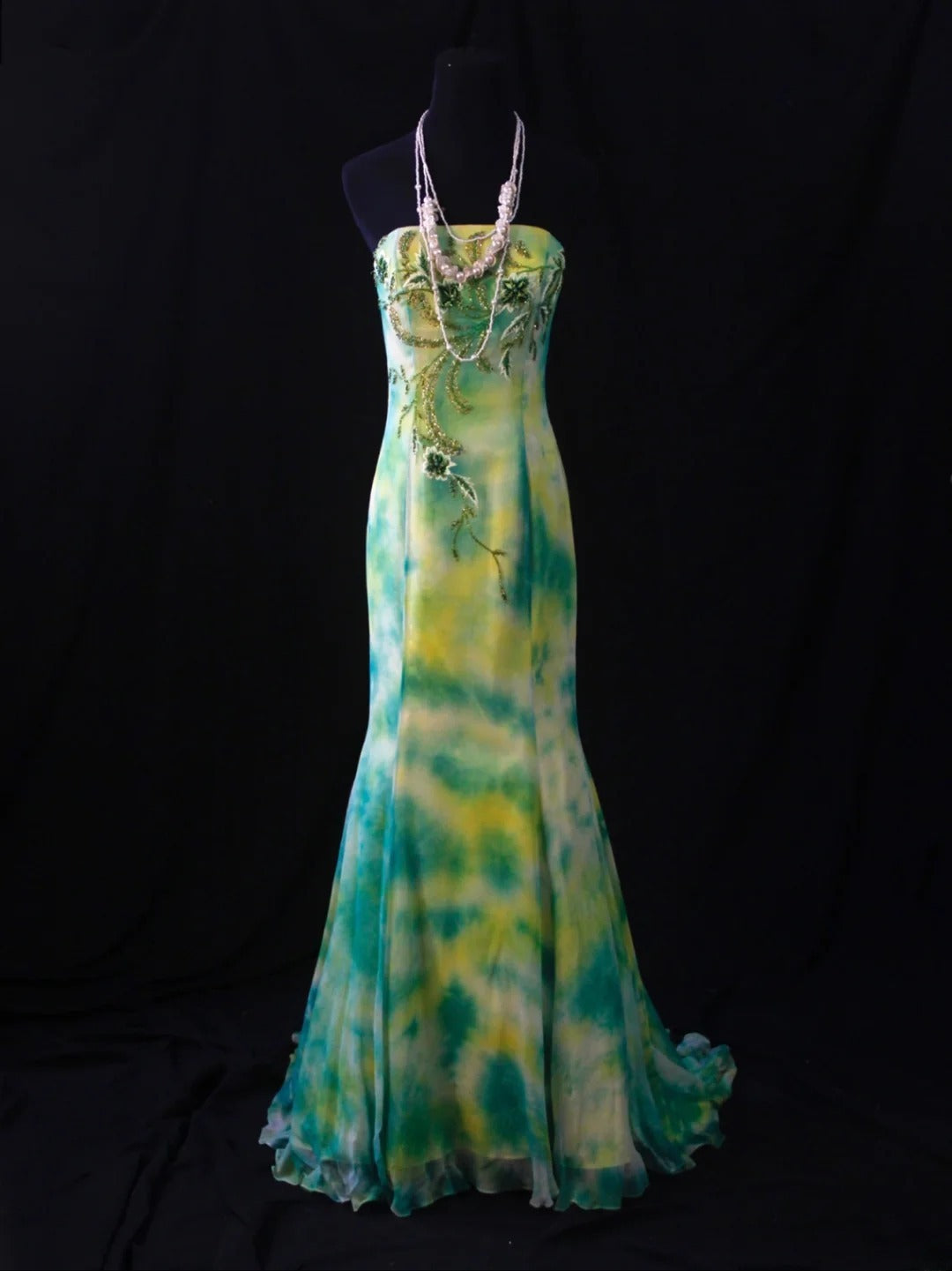 Retro 80er Jahre Meerjungfrauen-Trägerloses grünes Chiffonkleid mit Blumenmuster und Perlenstickerei – Langes Ballkleid als Inspiration für den 22. Geburtstag – Abendkleid AS485