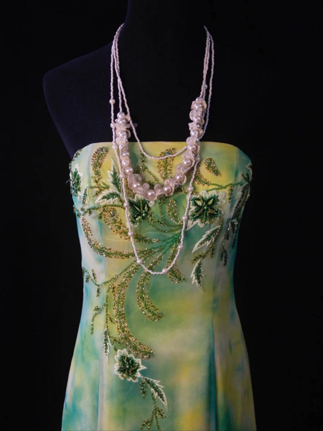 Retro 80er Jahre Meerjungfrauen-Trägerloses grünes Chiffonkleid mit Blumenmuster und Perlenstickerei – Langes Ballkleid als Inspiration für den 22. Geburtstag – Abendkleid AS485