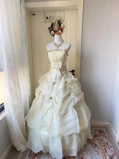 Märchenhaftes Sweet-16-Prinzessinnen-Ballkleid, trägerlos, Narzissengelb, gestufter Rüschenrock, bodenlang, RC0798