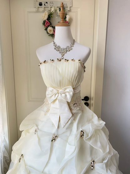 Märchenhaftes Sweet-16-Prinzessinnen-Ballkleid, trägerlos, Narzissengelb, gestufter Rüschenrock, bodenlang, RC0798